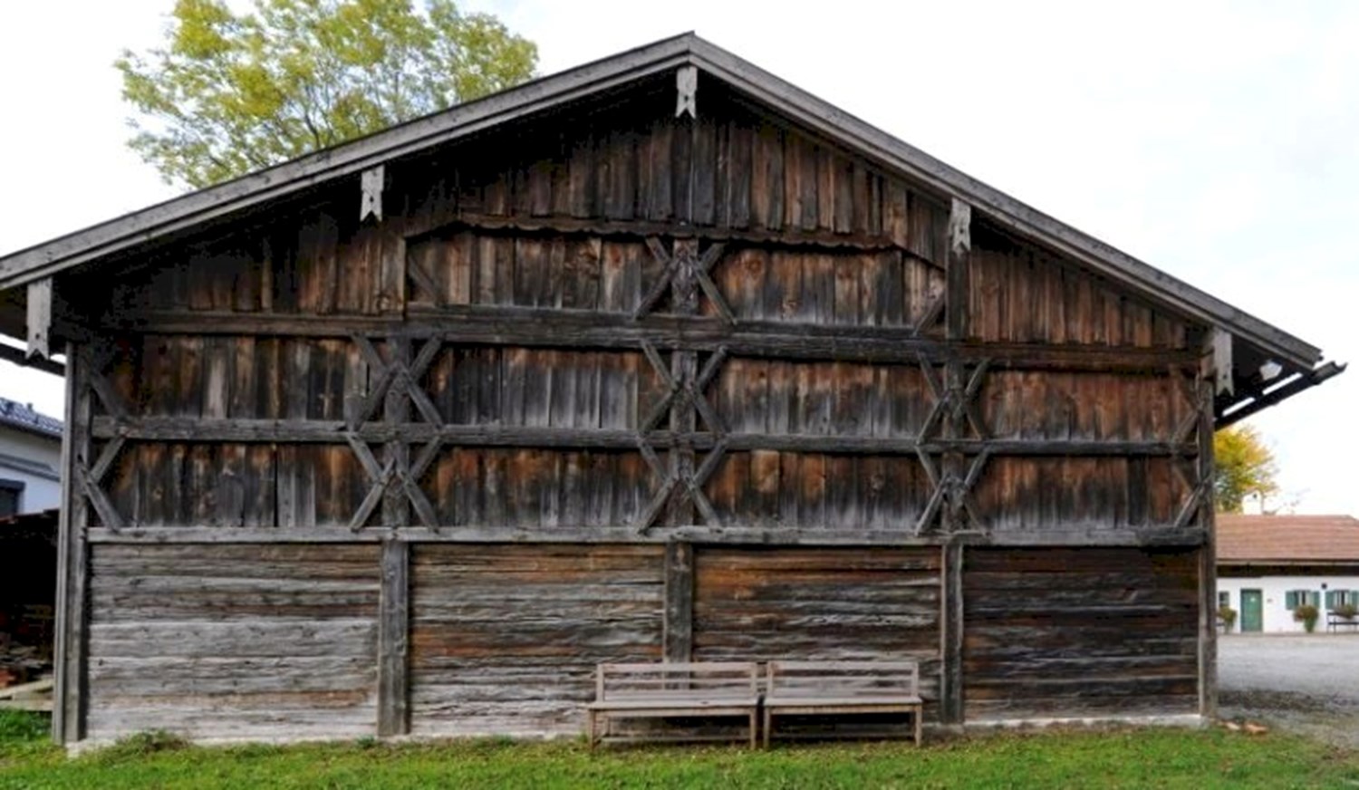 Der Bundwerkstadel war ein Vorrats- und Stallgebäude. Er zählt zu den Wirtschaftsgebäuden des Bauernhofes. In ihm wurde das eingefahrene Getreide bis zum Dreschen gelagert.