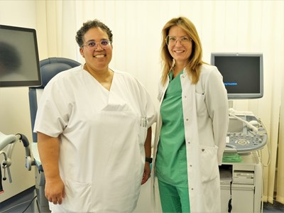 Chefärztin Gynäkologie und Geburtshilfe Dr. Birgit Plattner (r.) und Eveline Clocuh