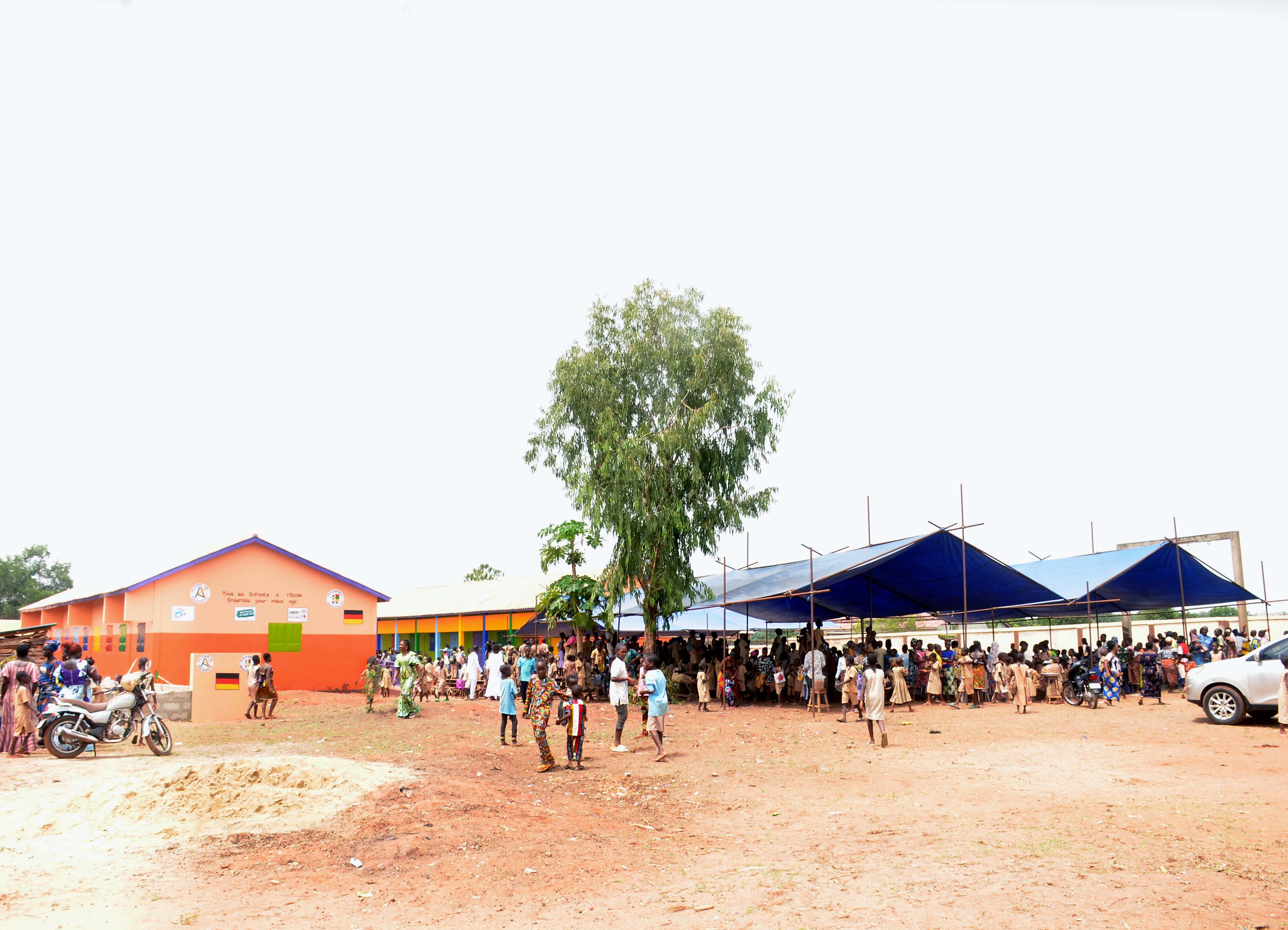 Aussenaufnahme des Schulgebäudes in Agonmey