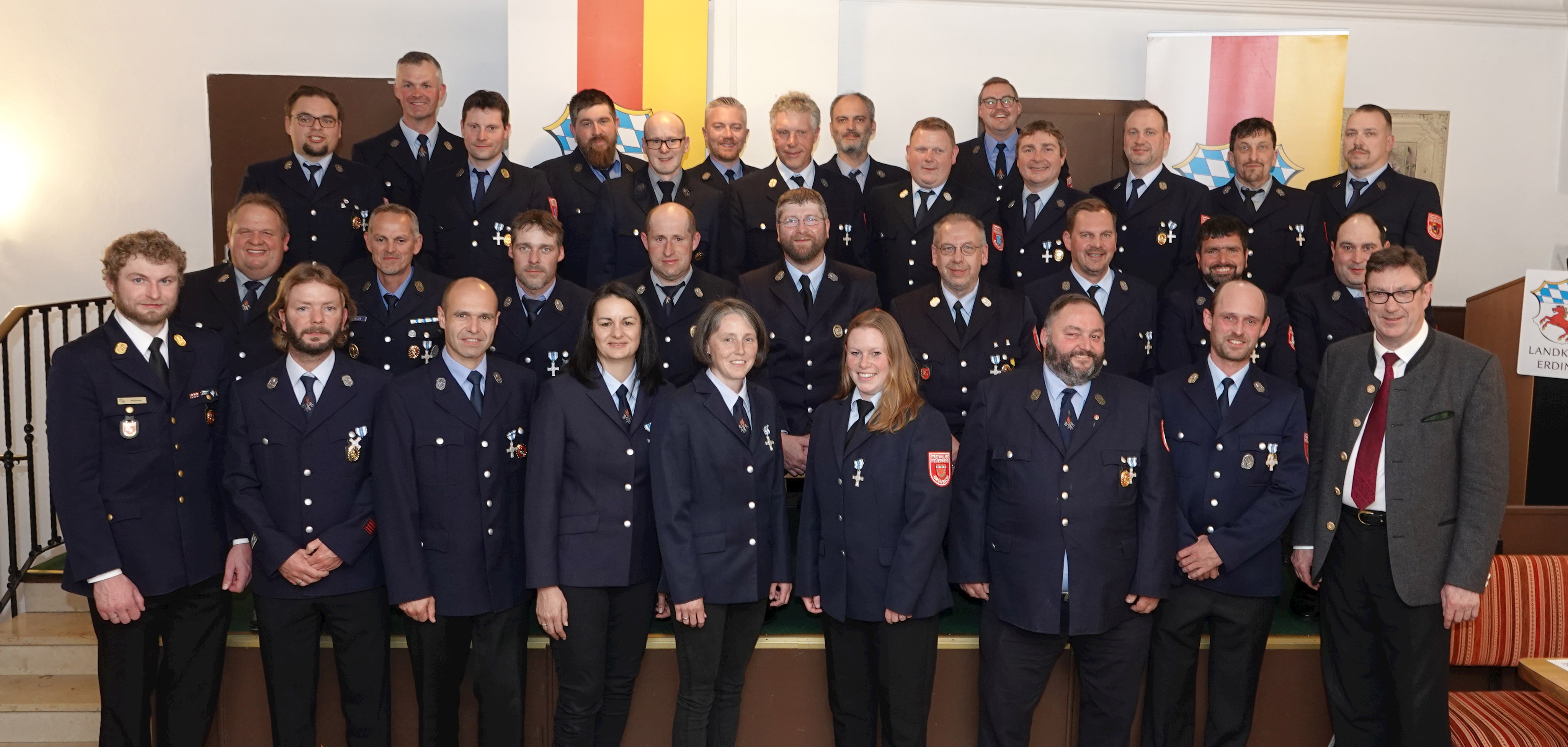 Jubilare 25 Jahre: Jakob Schraufstetter, Nina Truaisch, Stefan Gartner, Matthias Huber, Jakob
Angermaier, Josef Höllinger, Roman Auer, Anton Ober, Johann Scheuchenpflug, Christian Männer, Josef Jell, Josef Seilbeck, Max Nussrainer, Stefan
Nagler, Markus Herrmansdorfer, Thomas Winkler, Tobias Wegener, Martin
Stemmer, Rainer Weindl, Jörg Kowski, Siegfried Dafinger, Wolfgang Seisenberger, Alber Nitzl jun., Andreas Gaigl, Markus Ertl, Michael Kobold jun., Stefan Lanzinger, Thomas Wimmer, Maria Waldinger, Veronika Förg Leider haben wir keinen Alternativtext zu diesem Bild, aber wir arbeiten daran.