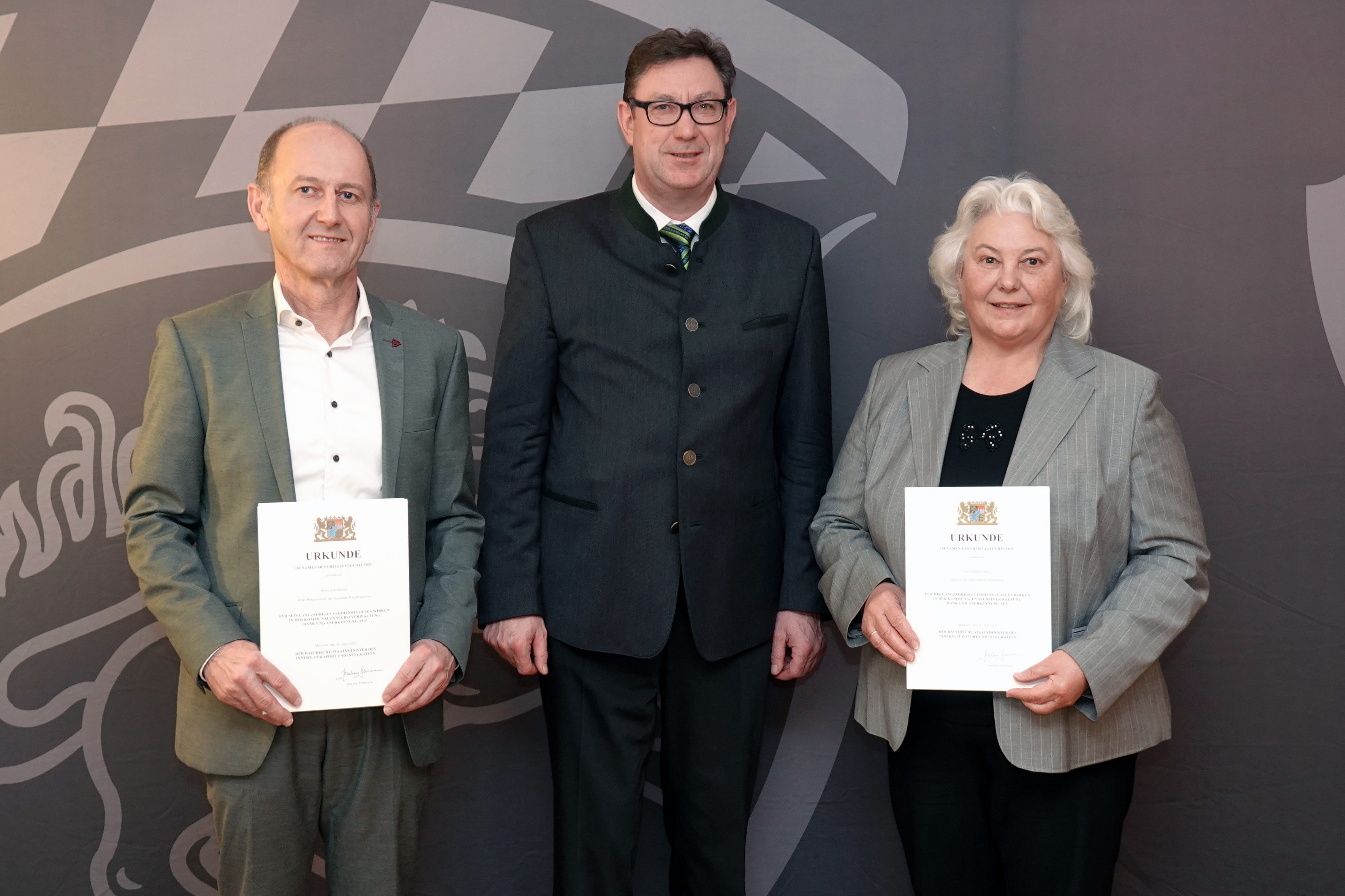 Leider haben wir keinen Alternativtext zu diesem Bild, aber wir arbeiten daran.